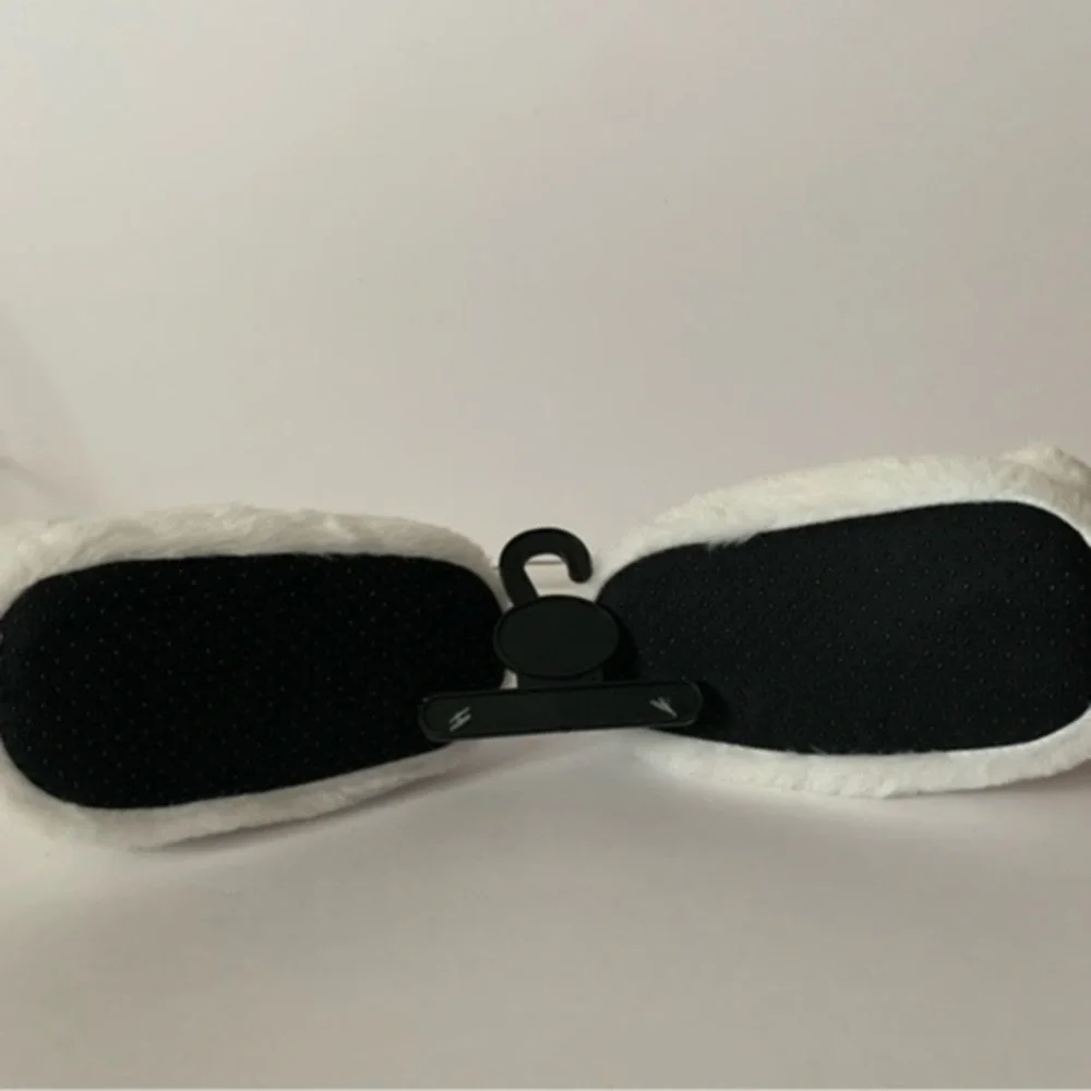 NWT. BIOWORLD Abominable Snowman Slippers